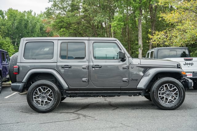 Used 2025 Jeep Wrangler Unlimited Sahara AWD/4WD image 4