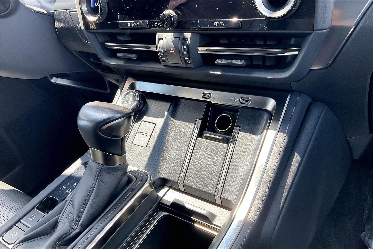 Used 2025 Lexus GX 550 w/ Accessory Package (2T) AWD/4WD image 39