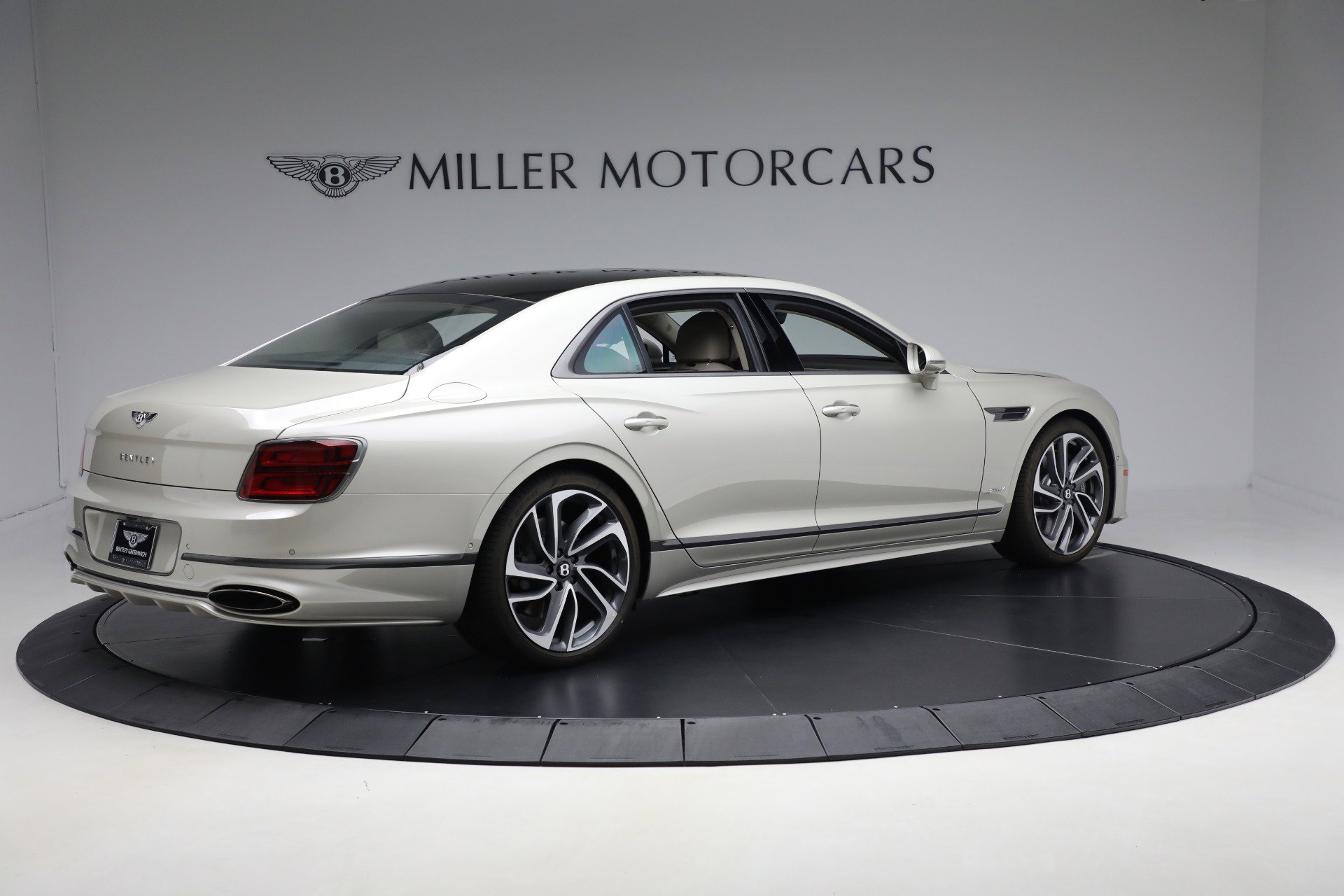 New 2025 Bentley Flying Spur Plug-In Hybrid image 8