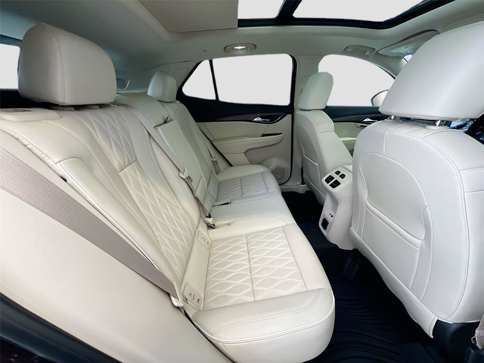 Used 2022 Buick Envision Avenir w/ Technology Package II image 27