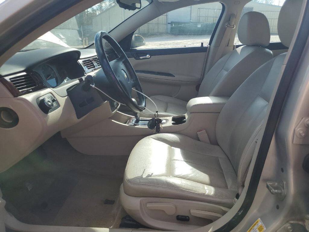 Used 2011 Chevrolet Impala LT w/ Luxury Edition Package FWD image 8