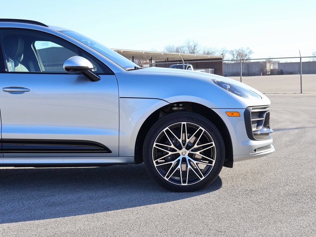 Certified 2026 Porsche Macan Turbo AWD/4WD image 10