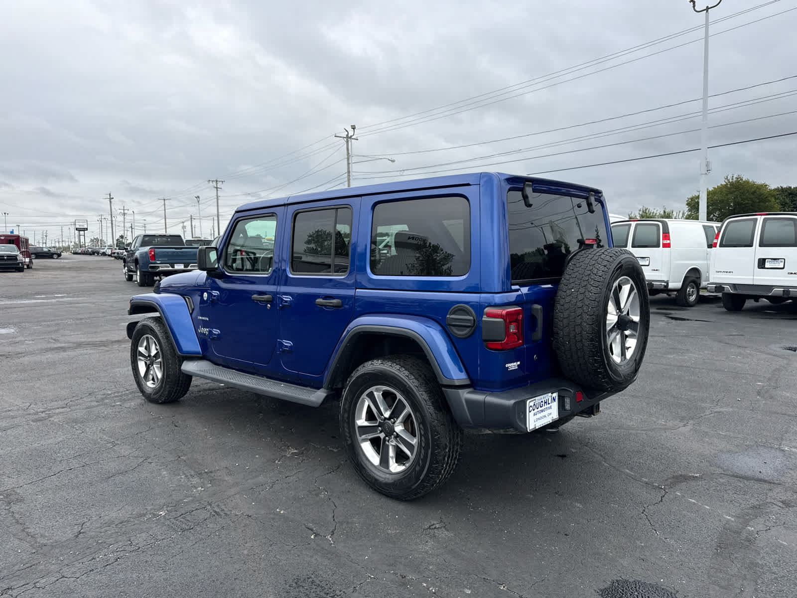 Used 2019 Jeep Wrangler Unlimited Sahara w/ Safety Group AWD/4WD image 3
