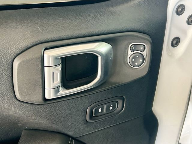 Used 2018 Jeep Wrangler Unlimited Sahara image 11
