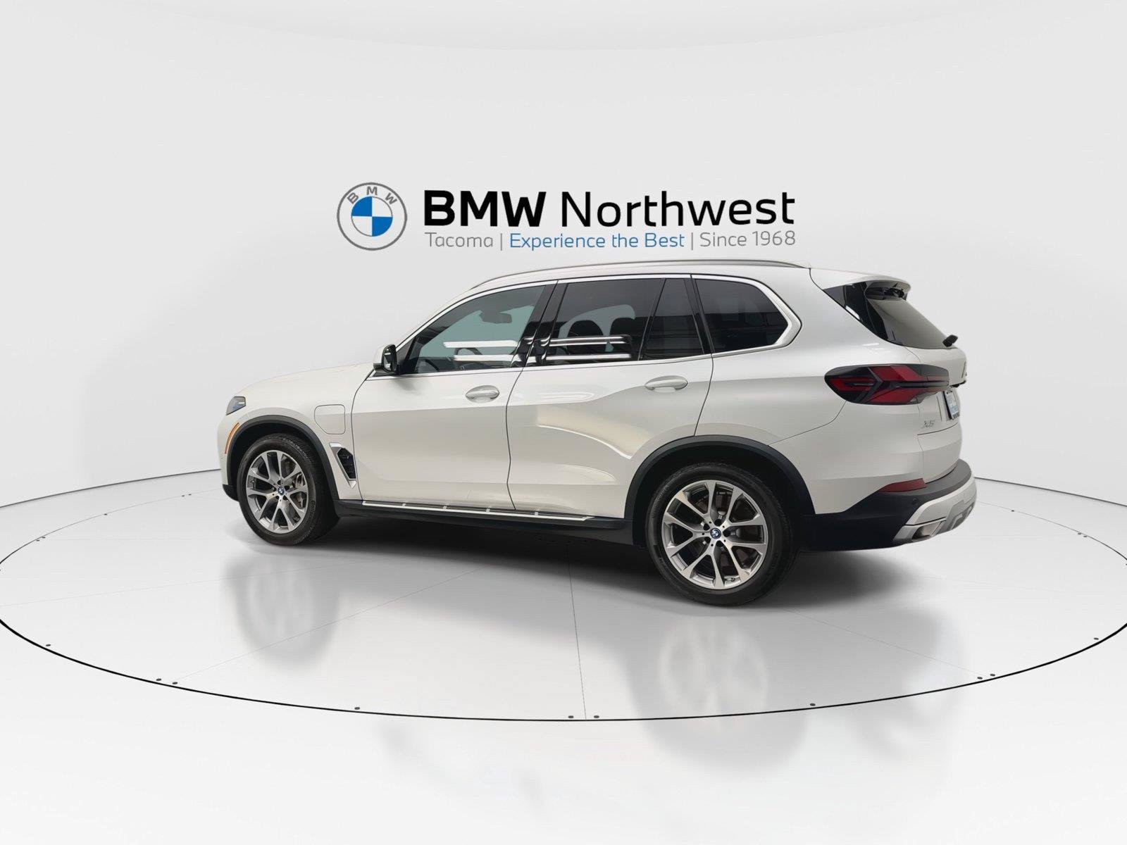 Used 2024 BMW X5 xDrive50e w/ Premium Package AWD/4WD image 12