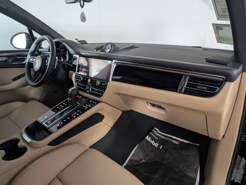 New 2026 Porsche Macan image 19