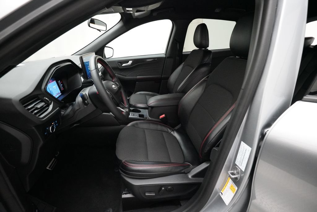Used 2024 Ford Escape ST-Line w/ Tech Pack #1 AWD/4WD image 7