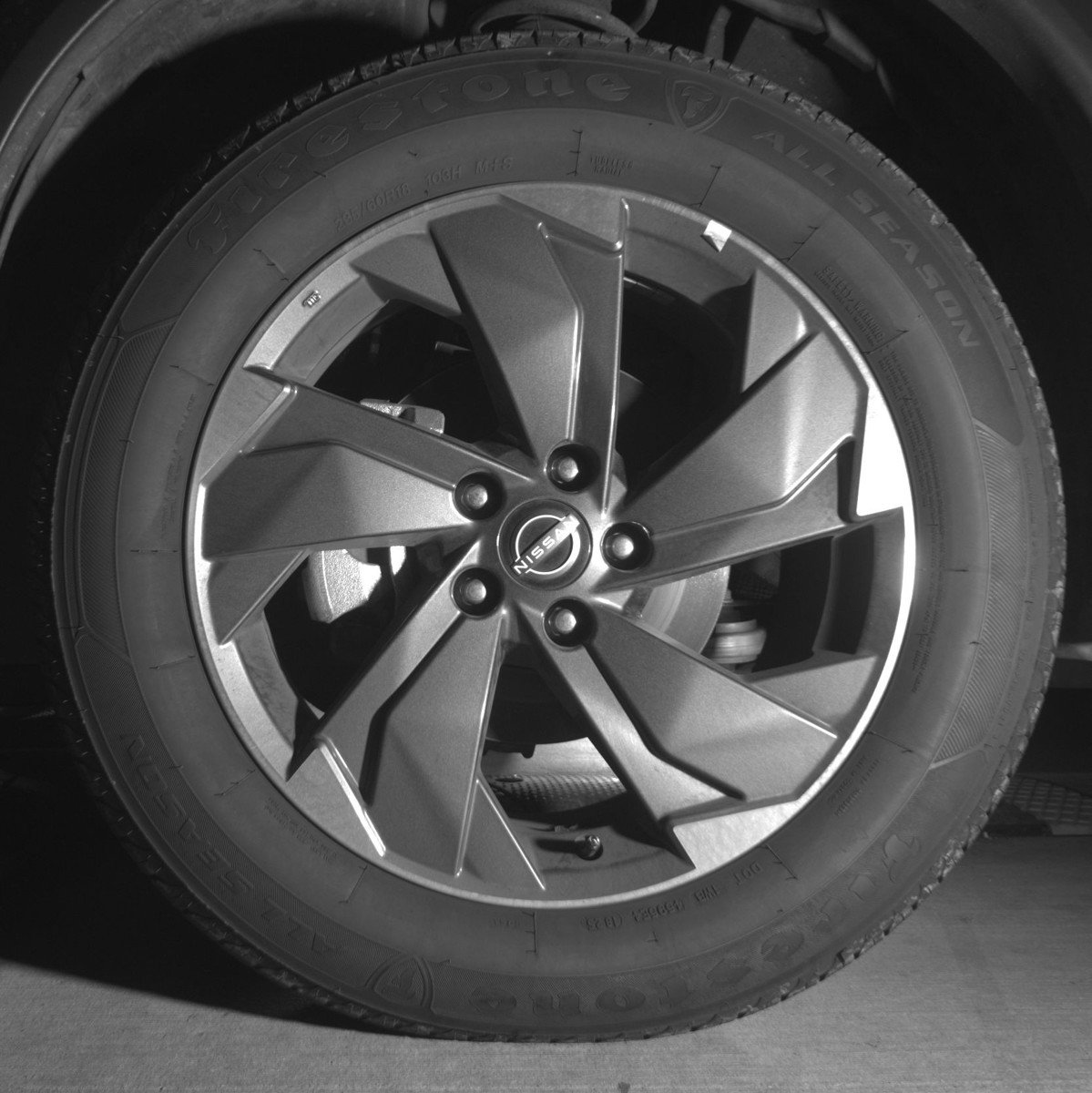 Used 2025 Nissan Rogue SV FWD image 12