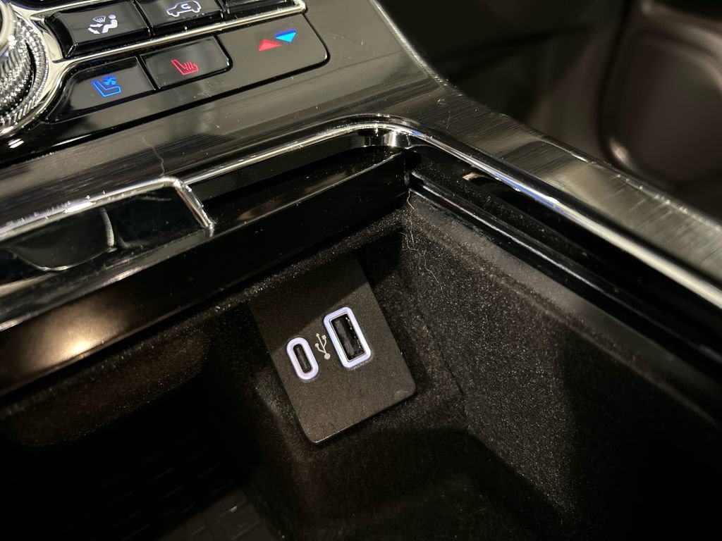 Used 2023 Lincoln Nautilus Reserve AWD/4WD image 19