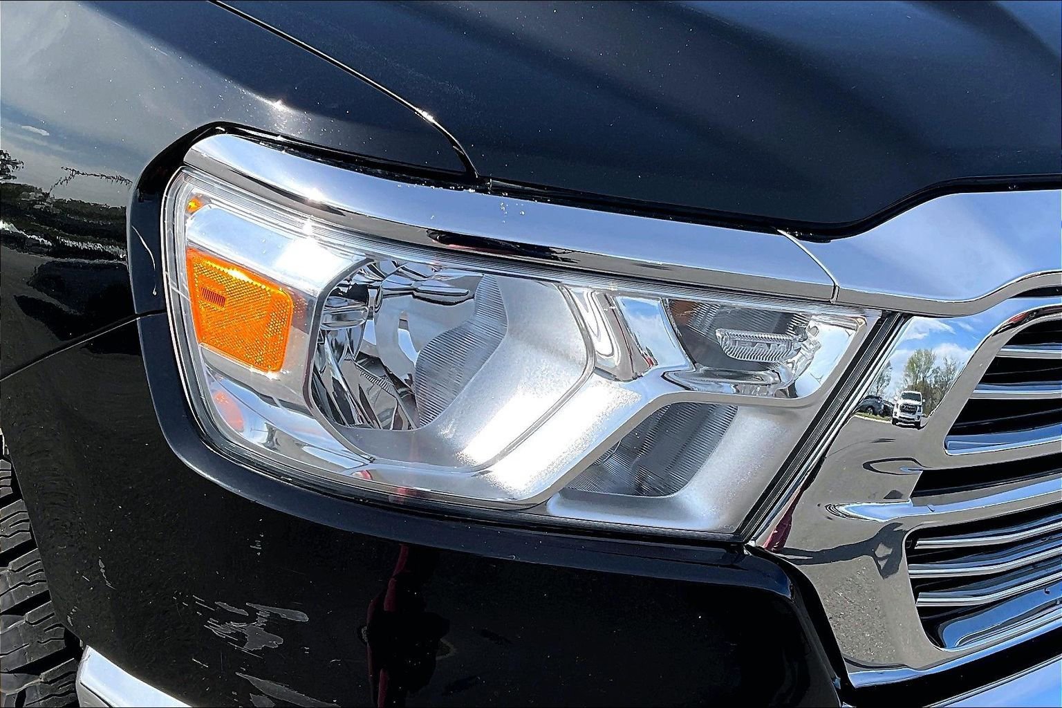 Used 2024 RAM 1500 Laramie image 33