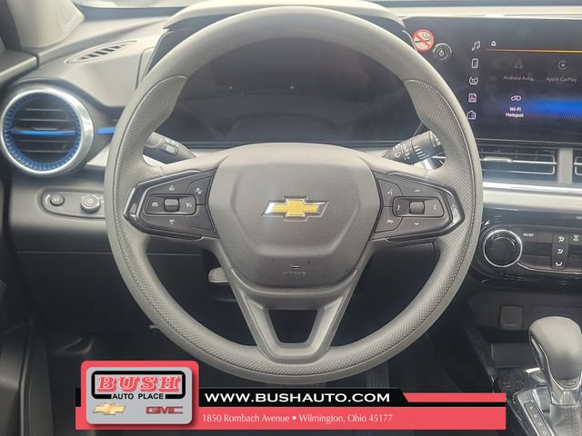 Used 2025 Chevrolet Trax LT FWD image 17