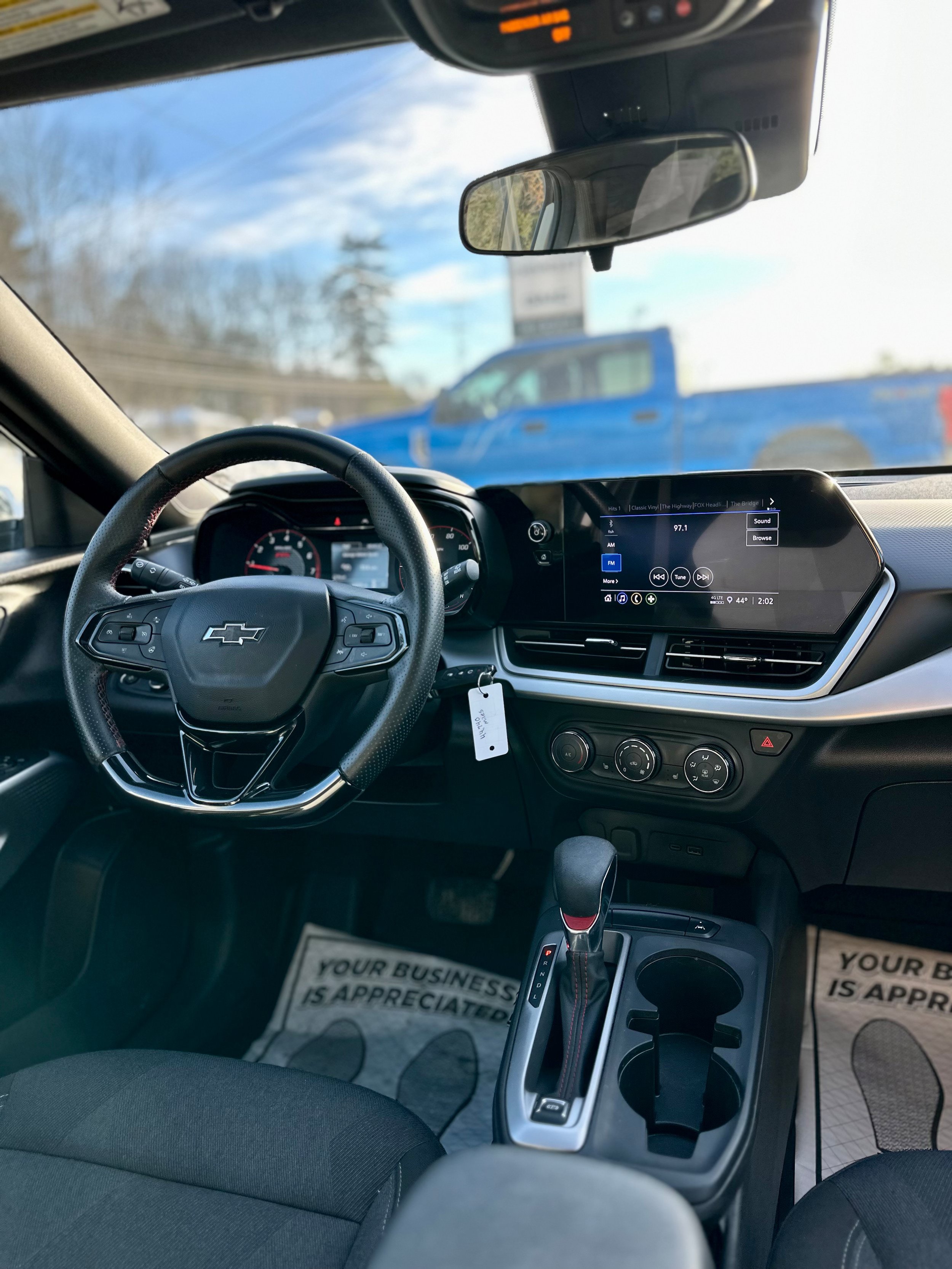 Used 2024 Chevrolet Trax RS w/ Sunroof Package FWD image 18