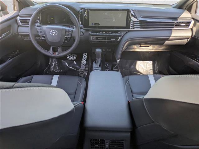 Used 2025 Toyota Camry SE image 14