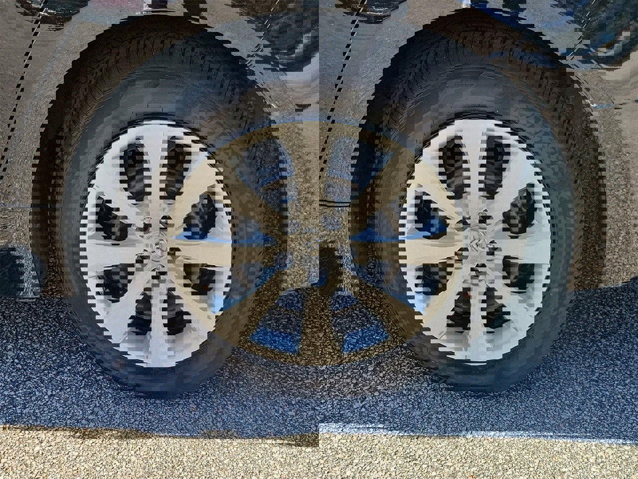 Used 2025 Toyota Corolla LE image 5