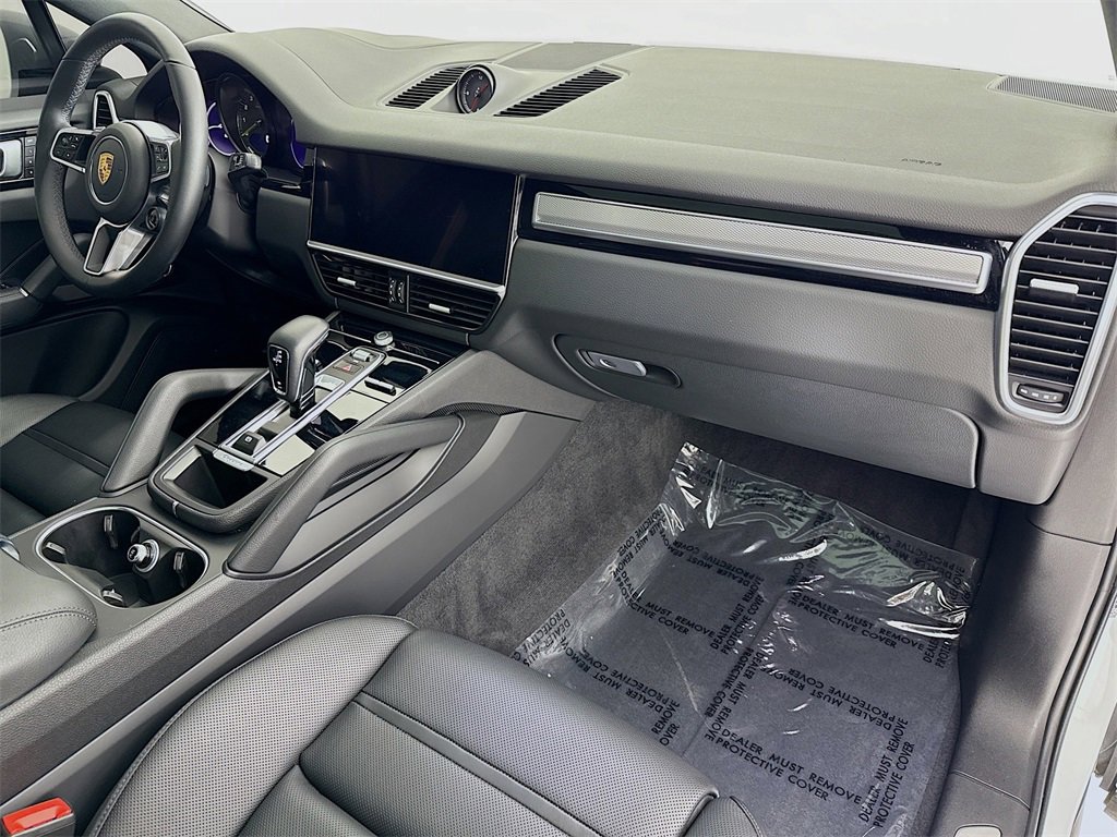 Used 2022 Porsche Cayenne Platinum Edition image 31
