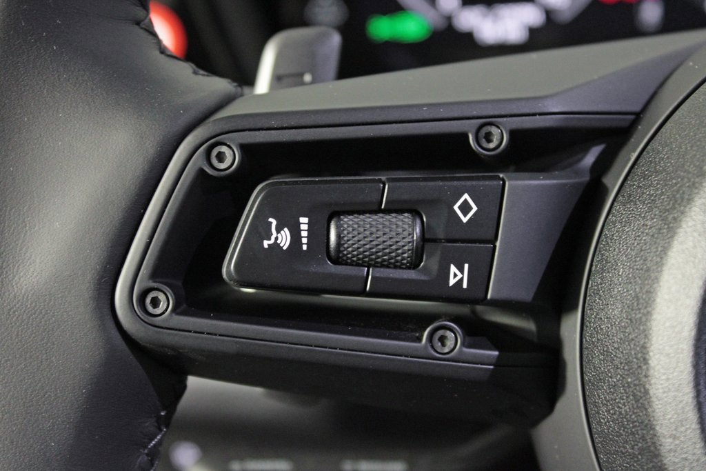 Used 2025 Porsche Cayenne Coupe image 24