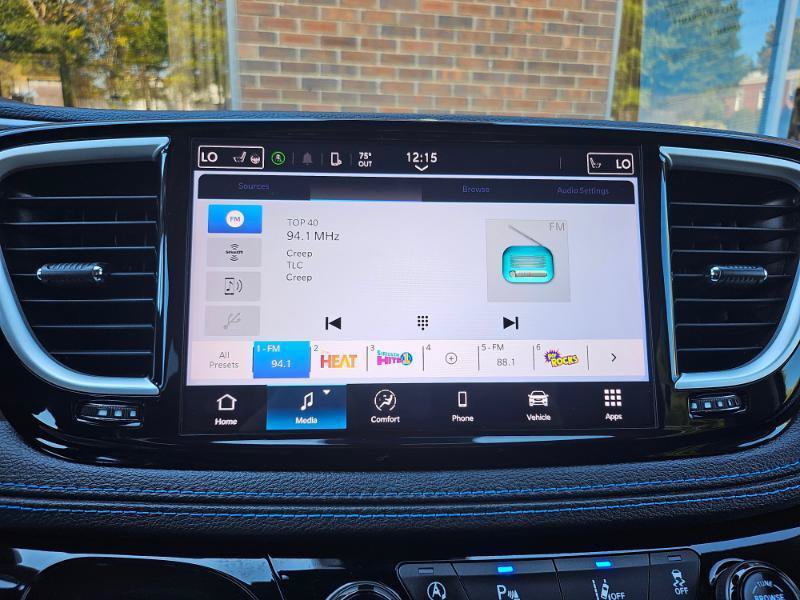 Used 2021 Chrysler Pacifica Touring-L FWD image 49