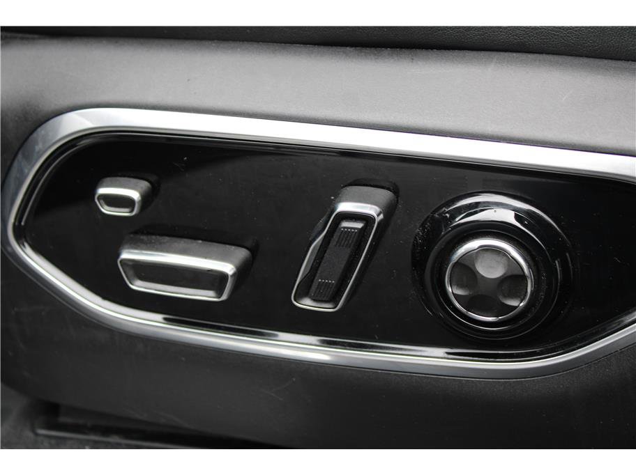 Used 2022 Jeep Grand Cherokee Overland w/ Luxury Tech Group IV AWD/4WD image 10