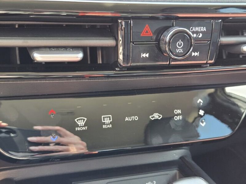 Used 2026 Nissan Kicks SR image 18