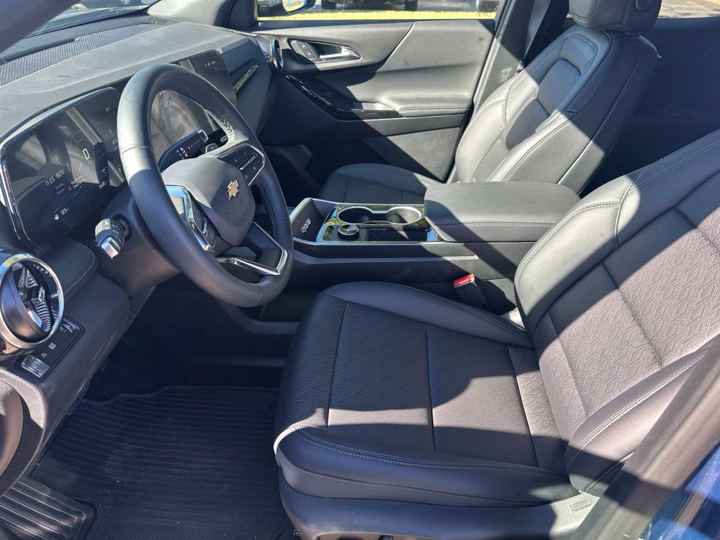 Used 2026 Chevrolet Equinox LT FWD image 8