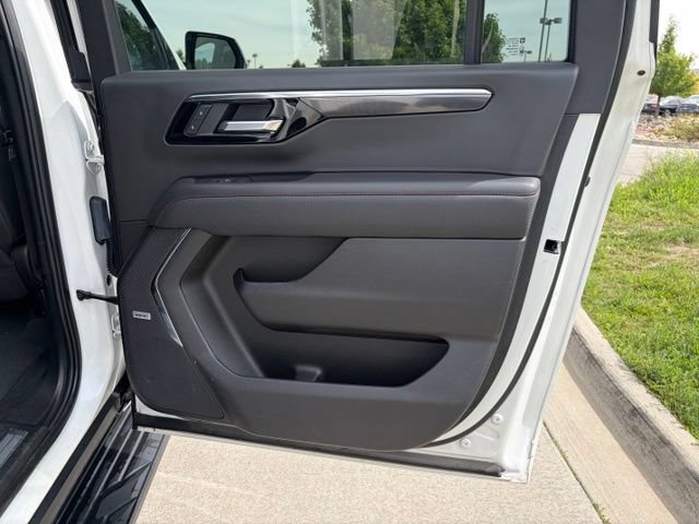 Used 2025 Chevrolet Suburban RST w/ Comfort Package AWD/4WD image 19