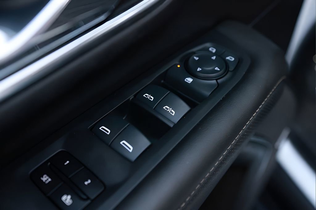Used 2024 GMC Yukon SLT image 26