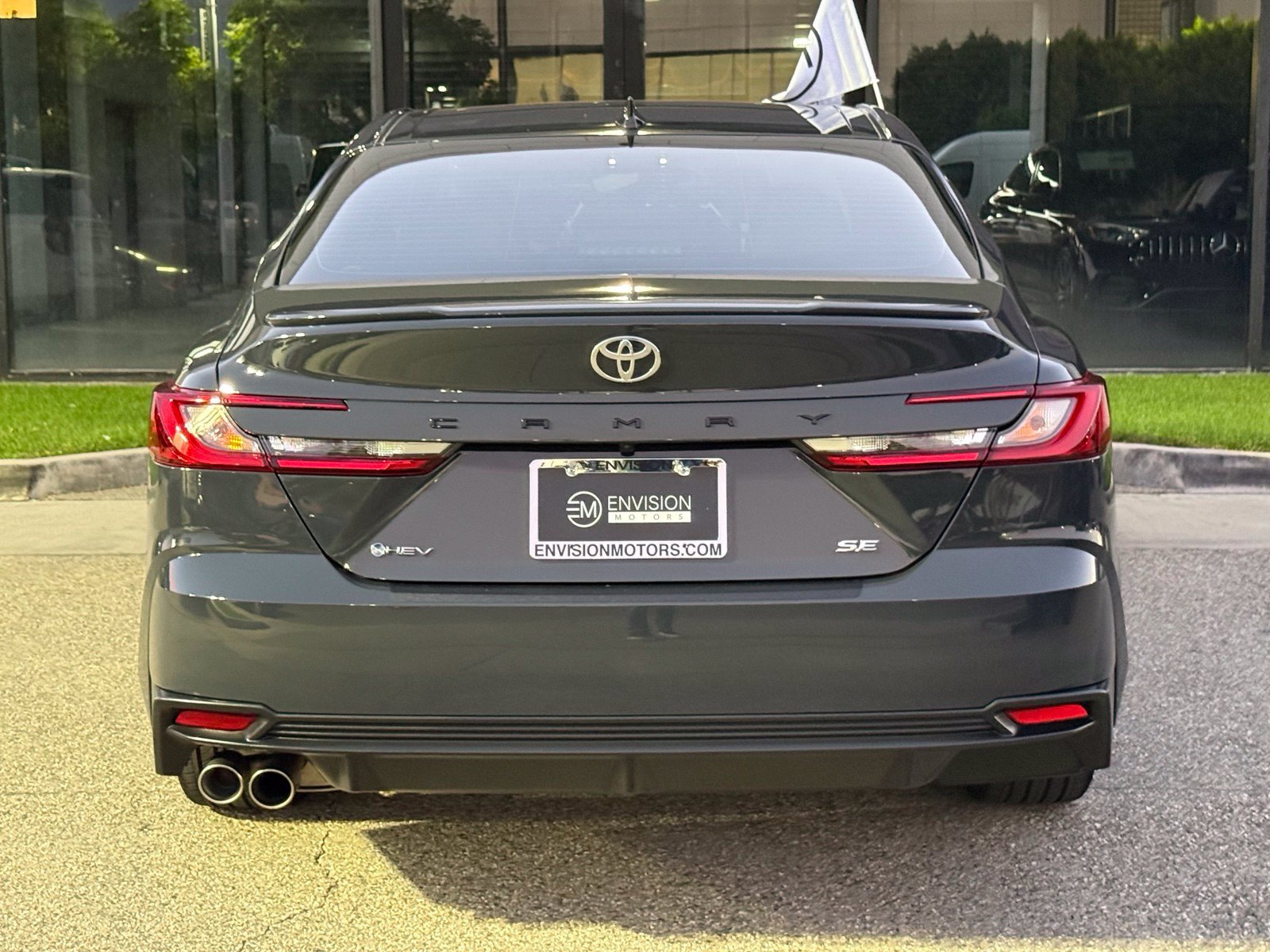 Used 2025 Toyota Camry SE w/ Convenience Package FWD image 13