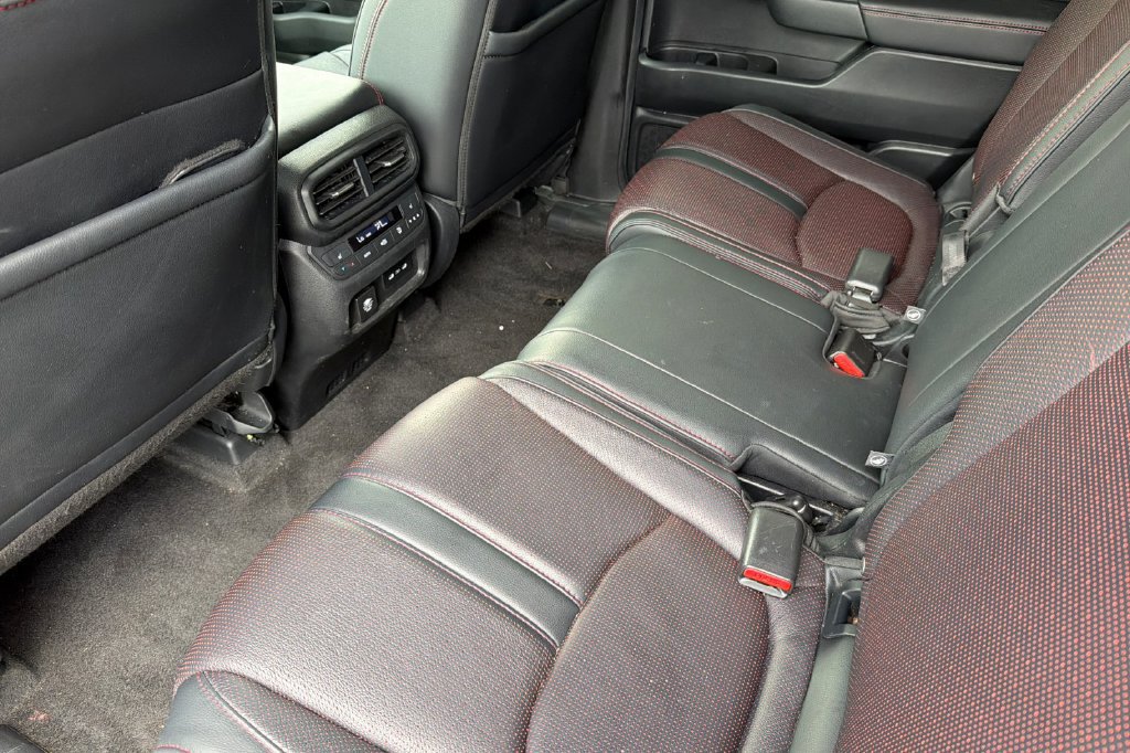 Certified 2025 Honda Pilot Black Edition image 7