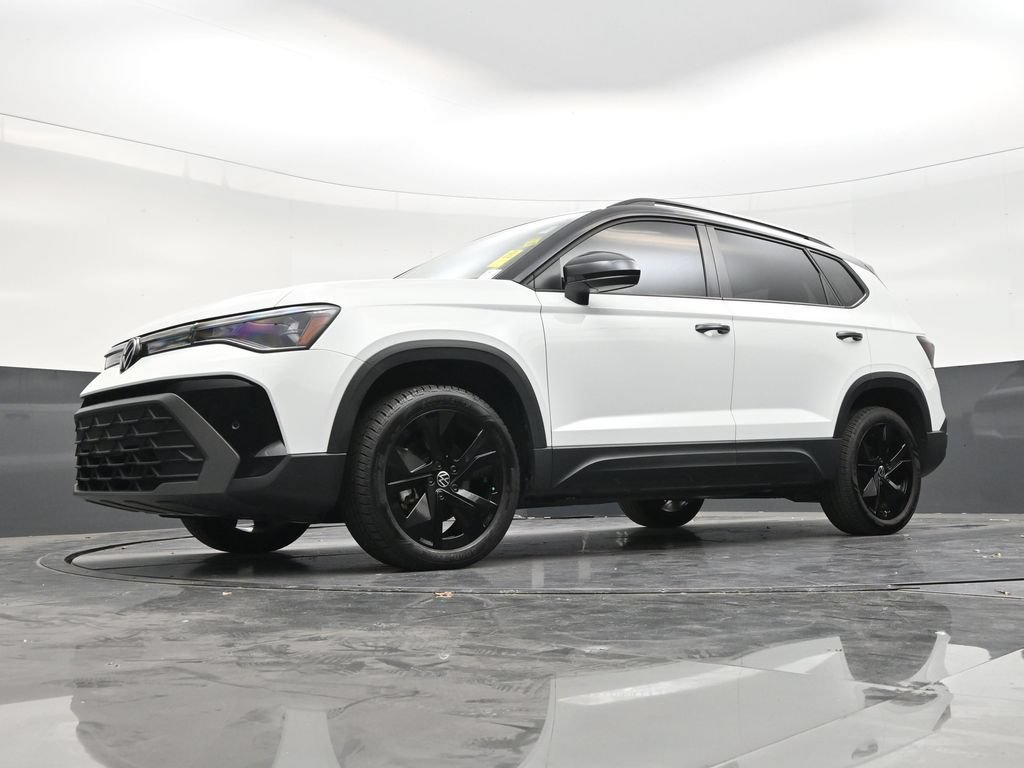 Used 2025 Volkswagen Taos SE FWD image 20