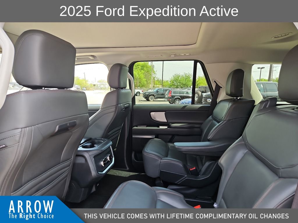 Used 2025 Ford Expedition Active image 19