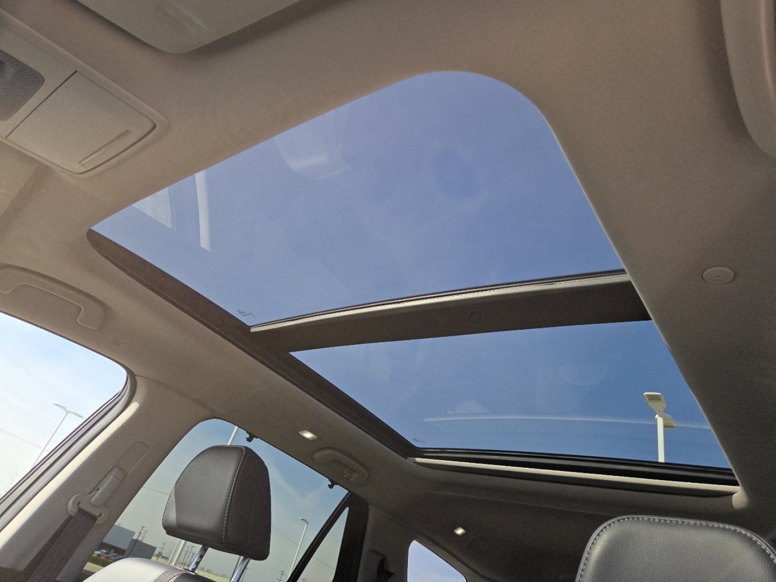 Used 2023 Honda Pilot Touring image 4