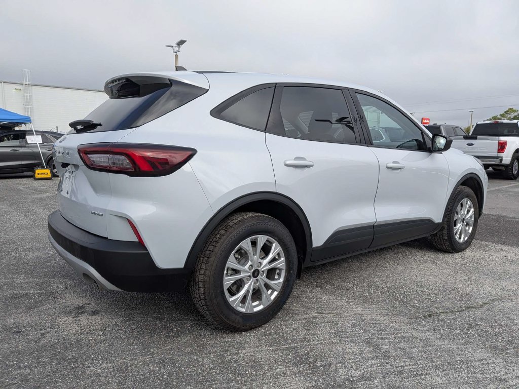 Used 2025 Ford Escape Active AWD/4WD image 3