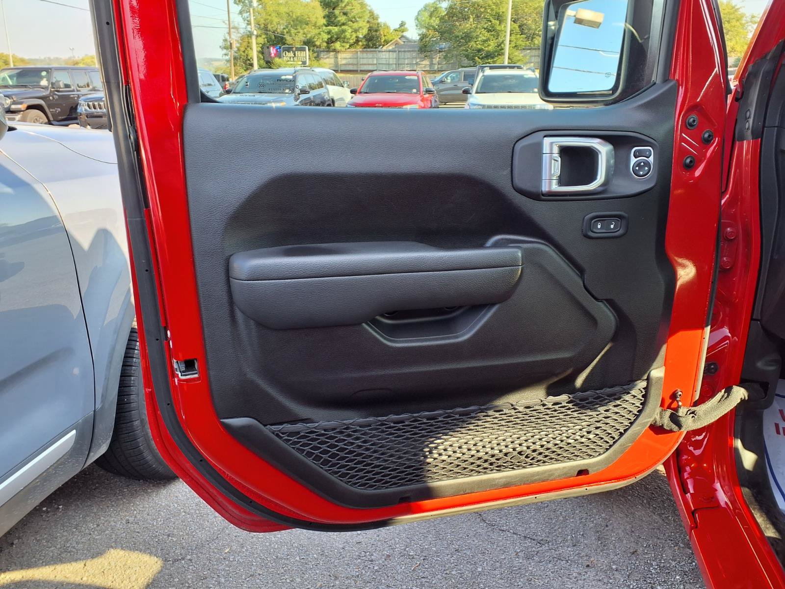Used 2025 Jeep Wrangler Unlimited Sport AWD/4WD image 16