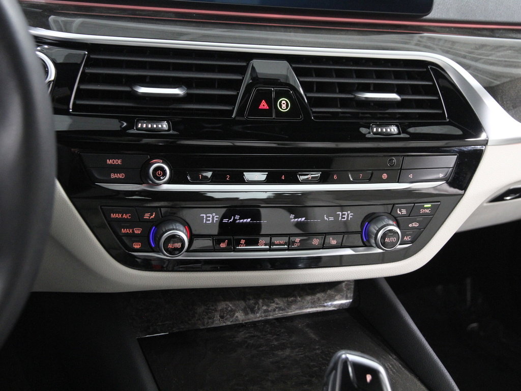 Certified 2022 BMW 530i xDrive w/ Convenience Package image 14