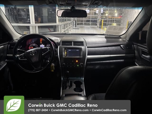 Used 2015 Toyota Camry SE w/ Moonroof Package FWD image 33