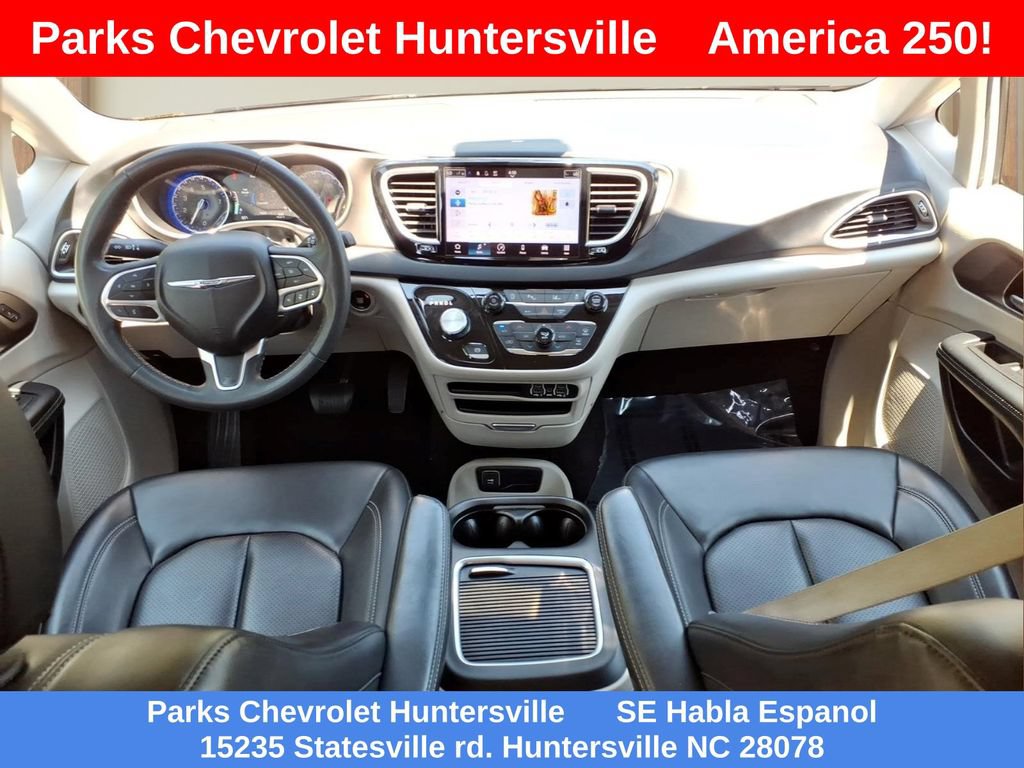 Used 2023 Chrysler Pacifica Touring-L FWD image 25