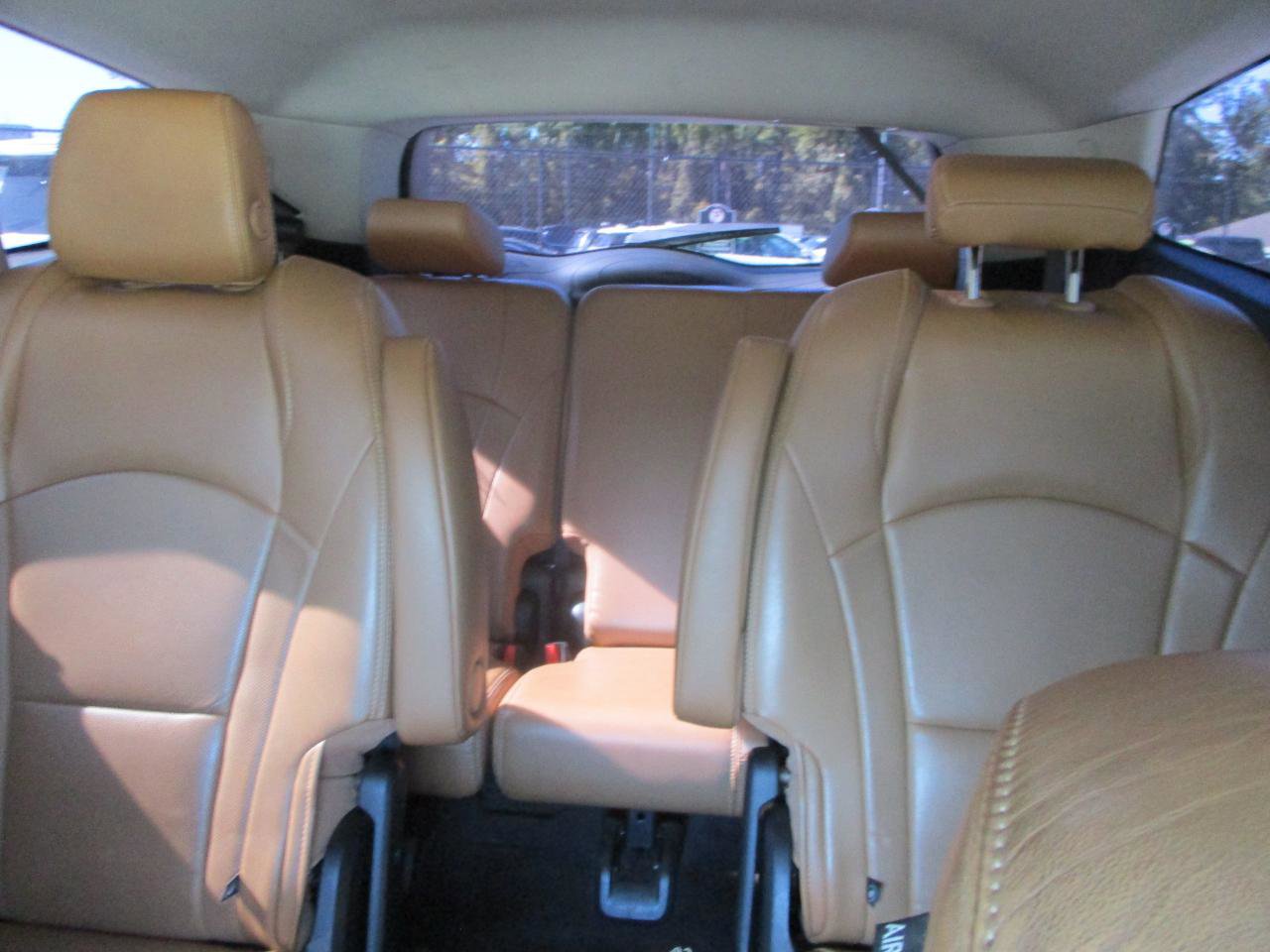 Used 2018 Buick Enclave Essence FWD image 18