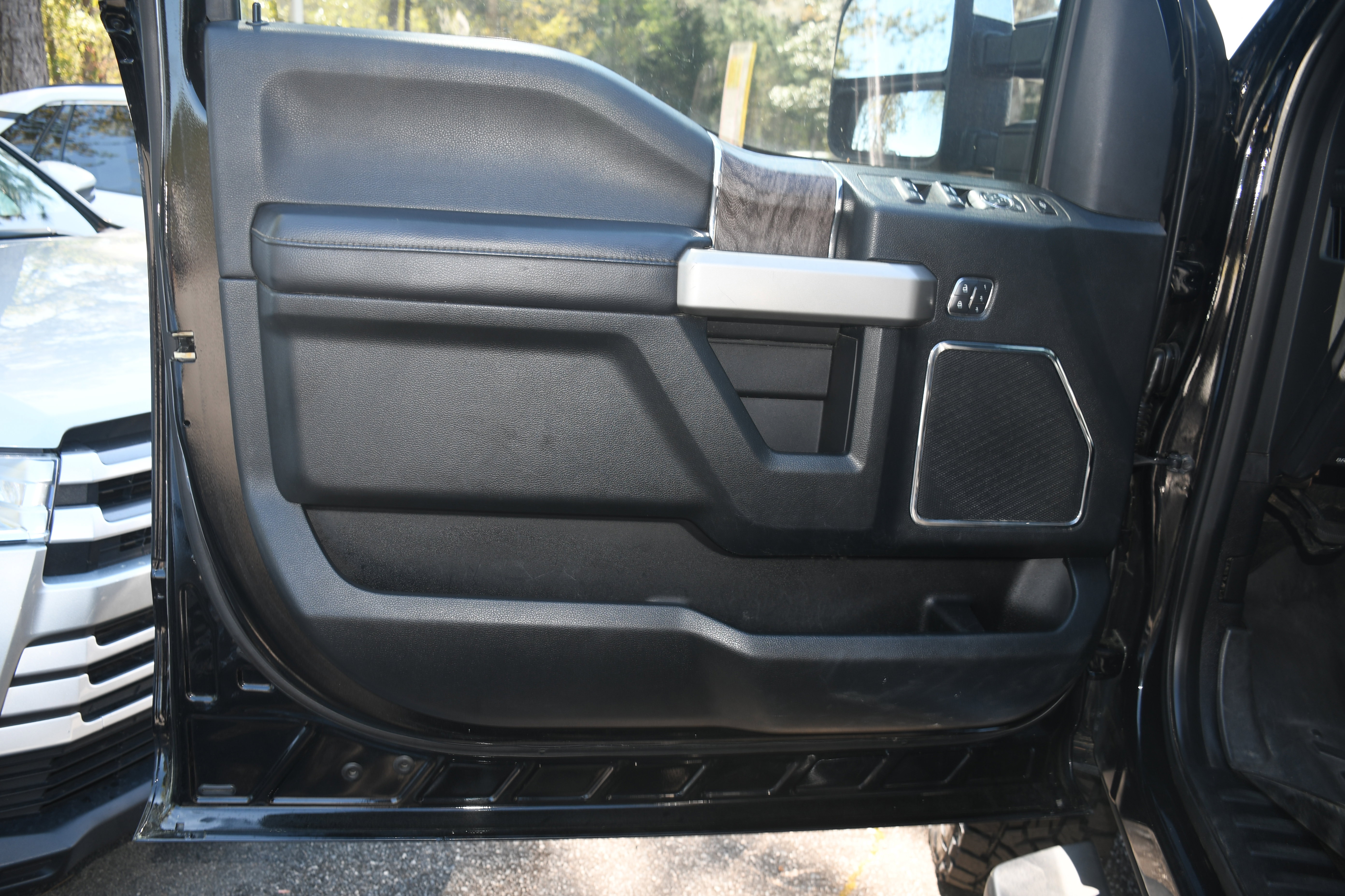 Used 2018 Ford F350 Lariat w/ Lariat Ultimate Package AWD/4WD image 10