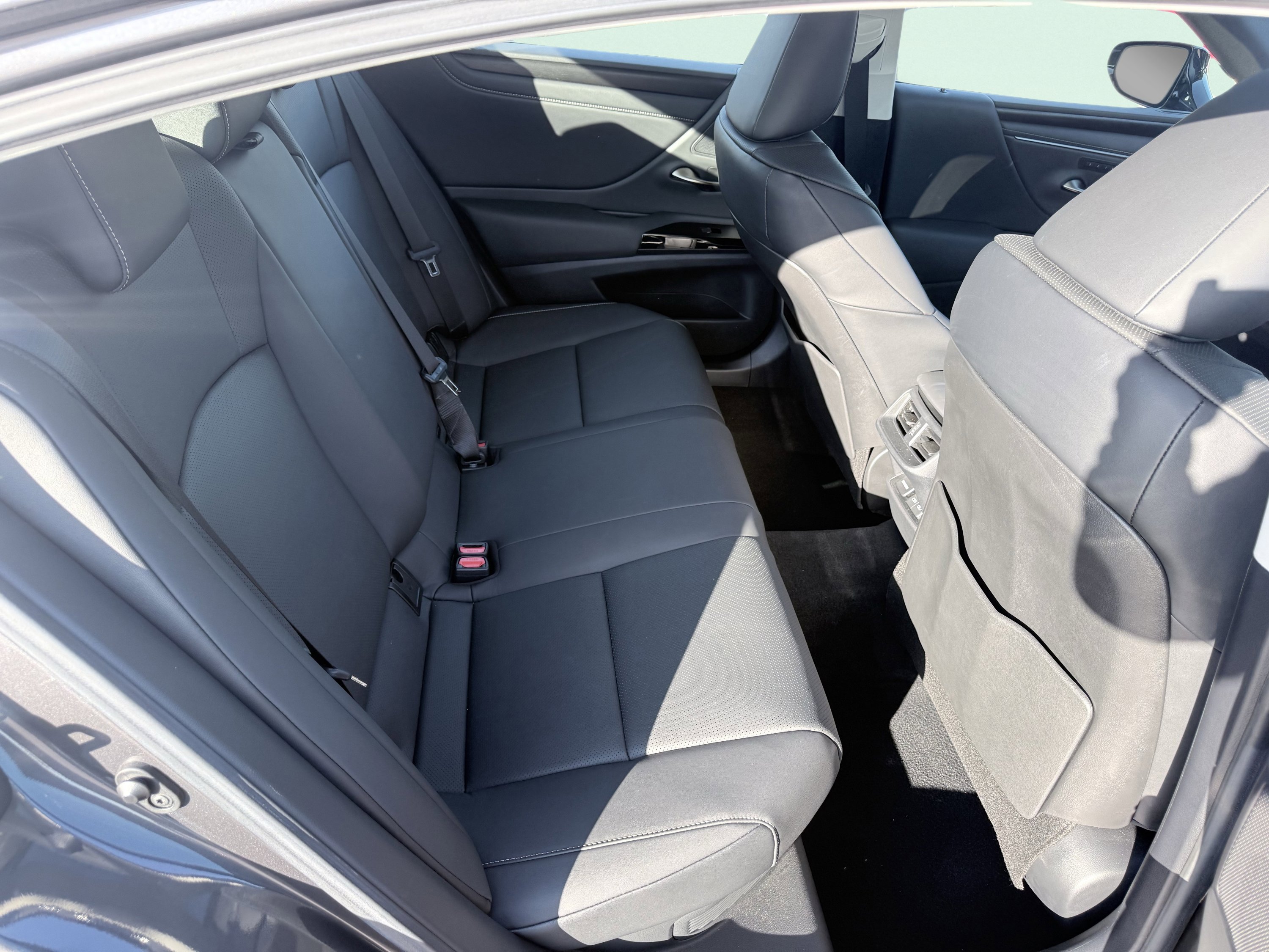 Used 2025 Lexus ES 300h ES 300h F SPORT Design w/ Premium Package image 19