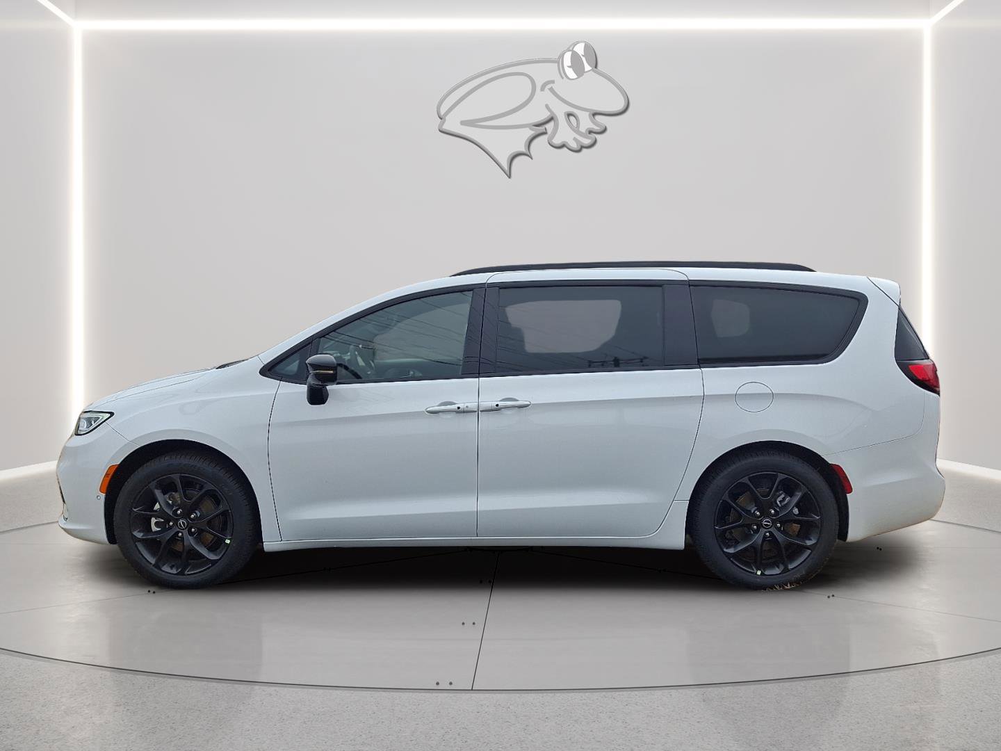 New 2026 Chrysler Pacifica Limited w/ S Appearance Package image 2