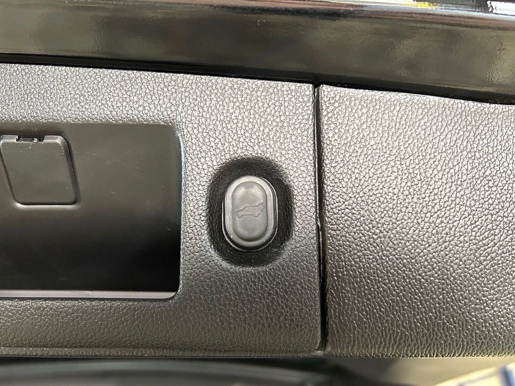 Used 2020 GMC Yukon SLT AWD/4WD image 11