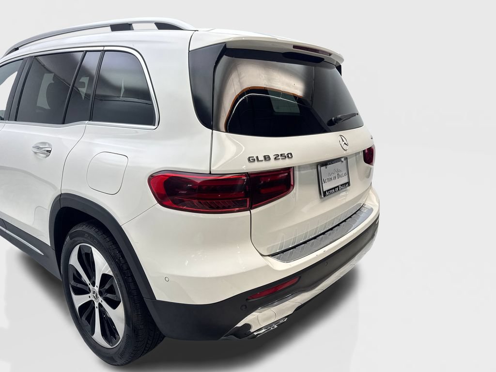 Used 2025 Mercedes-Benz GLB 250 4MATIC image 19