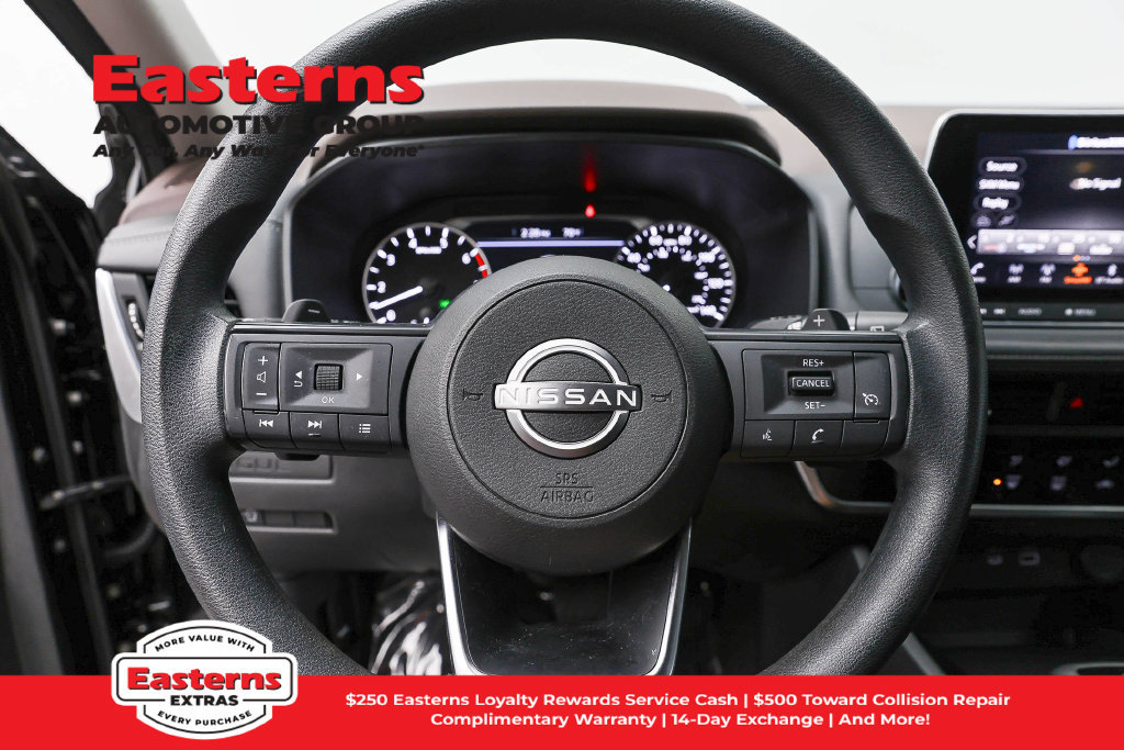 Used 2023 Nissan Rogue S AWD/4WD image 11