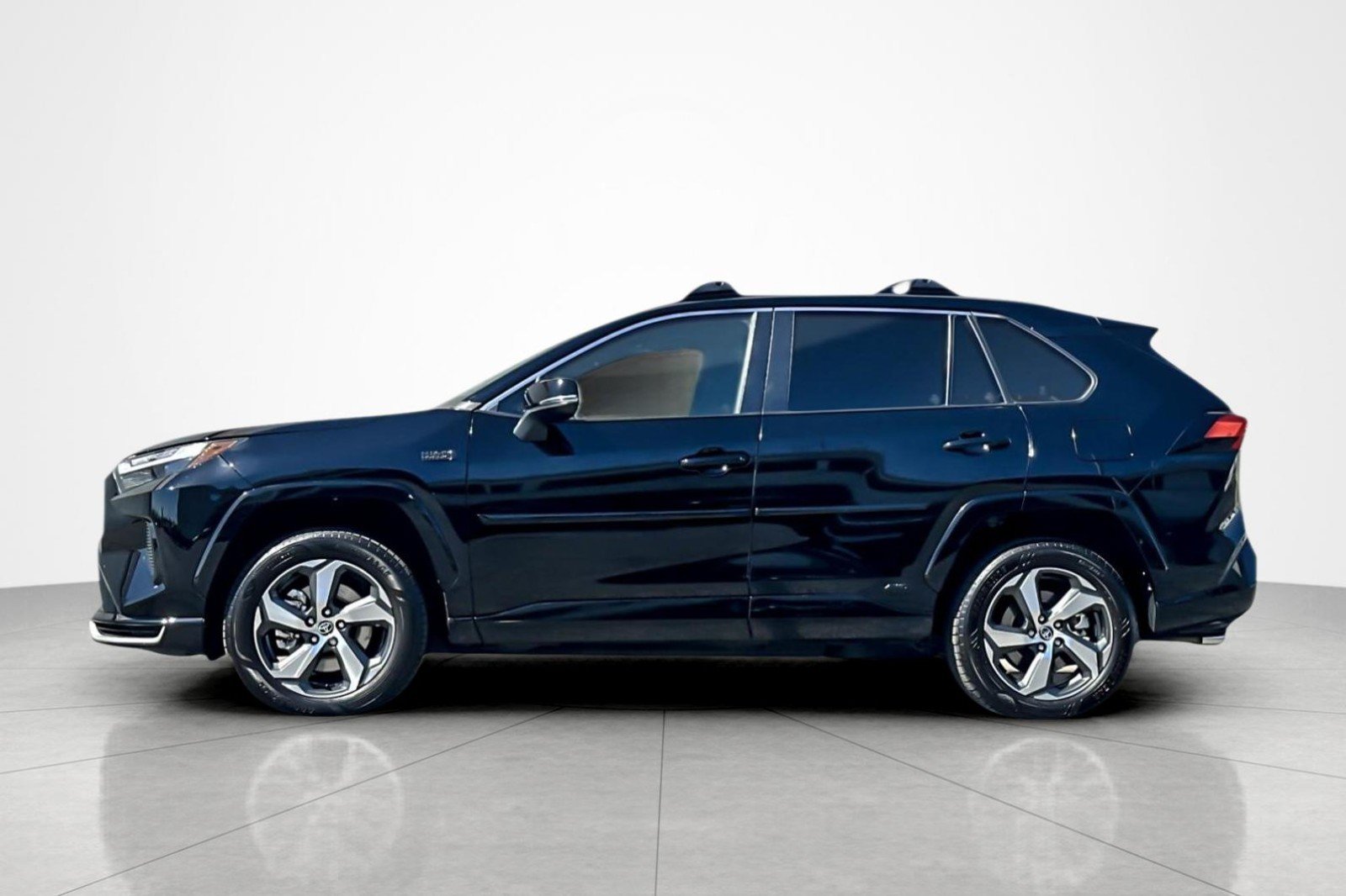 Used 2024 Toyota RAV4 SE w/ Weather & Moonroof Package AWD/4WD video 2