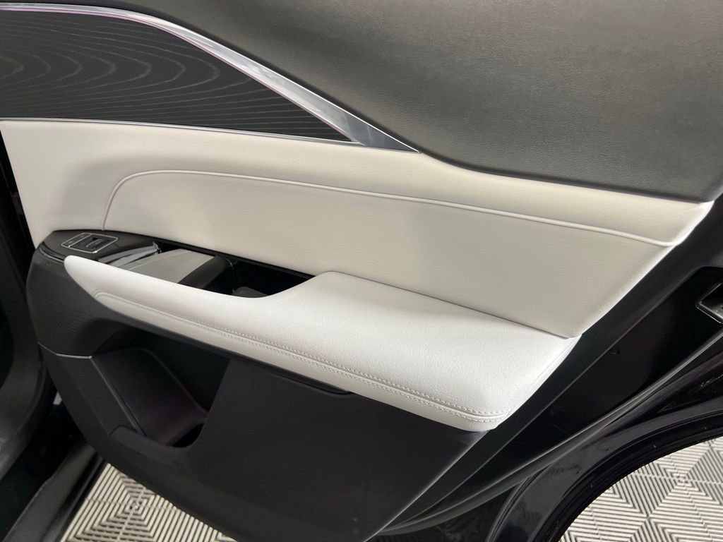 Used 2024 Cadillac Lyriq Sport image 32