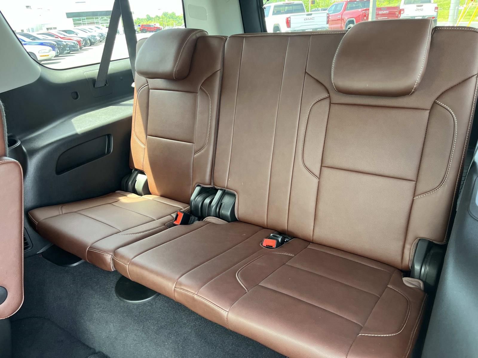 Used 2020 Chevrolet Suburban Premier w/ Premier Plus Edition AWD/4WD image 21