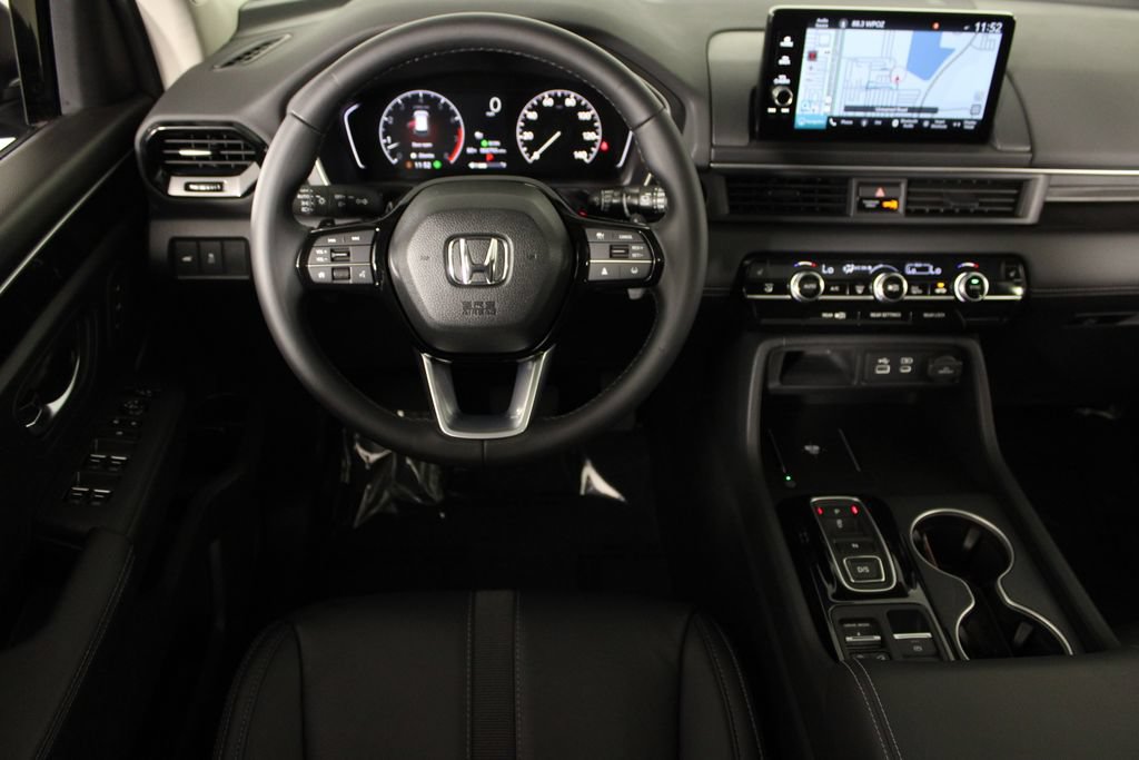 Used 2025 Honda Pilot Touring image 6