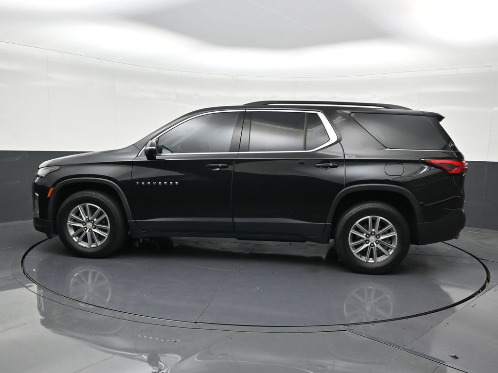 Used 2022 Chevrolet Traverse LT image 2