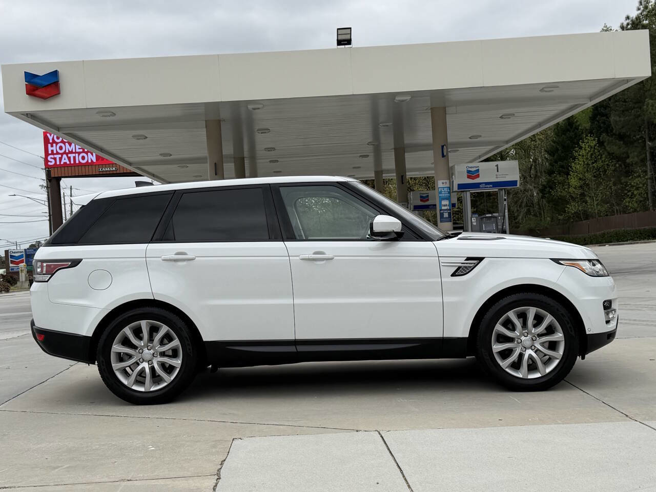 Used 2017 Land Rover Range Rover Sport HSE AWD/4WD image 27