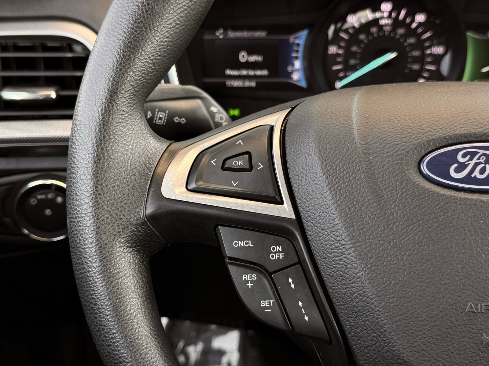 Used 2020 Ford Fusion SE FWD image 28
